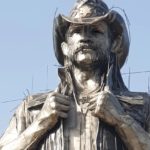Gigantická socha Lemmyho Kilmistera obsahuje aj jeho popol, Paul Di’Anno absolvuje 3 veľké operácie